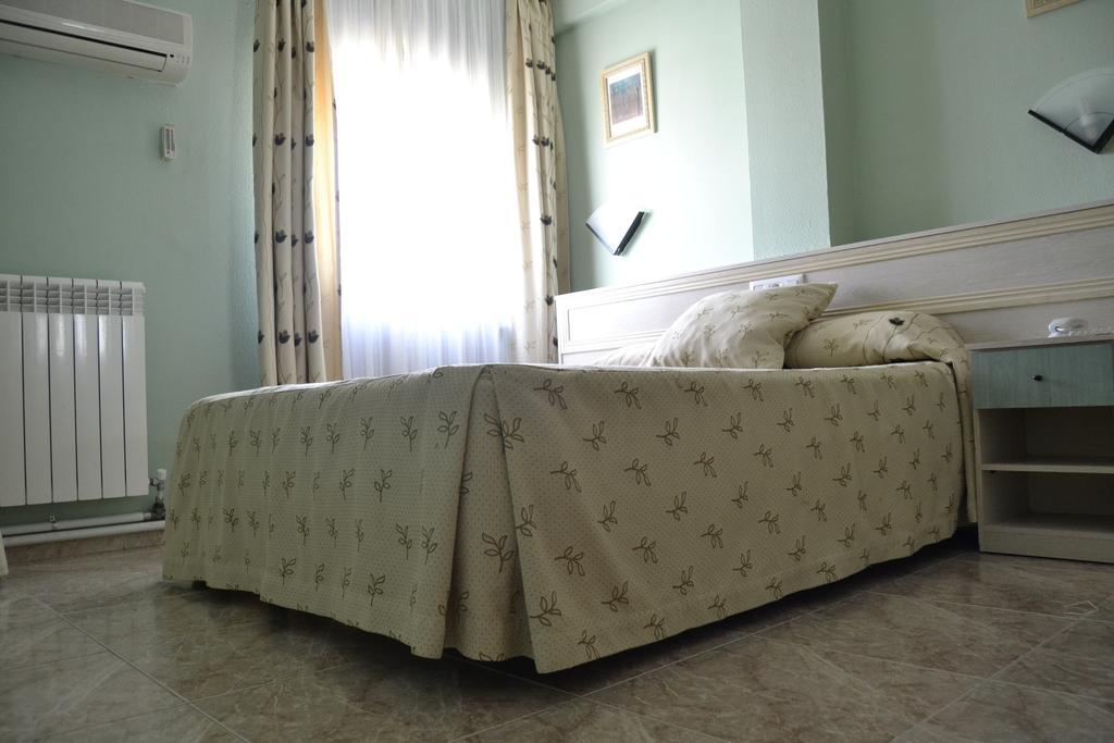 Hotel Rausan Alfajarin Ruang foto