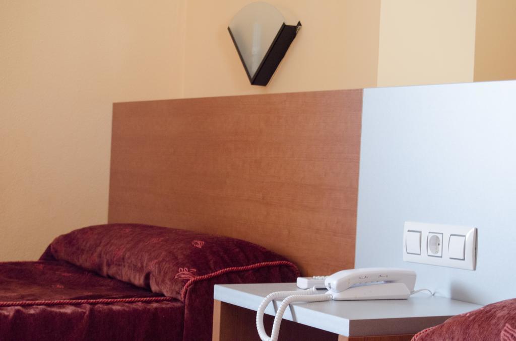 Hotel Rausan Alfajarin Ruang foto