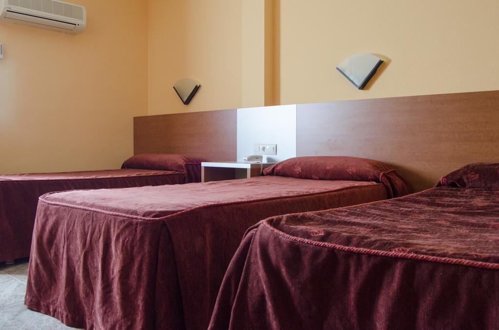 Hotel Rausan Alfajarin Ruang foto